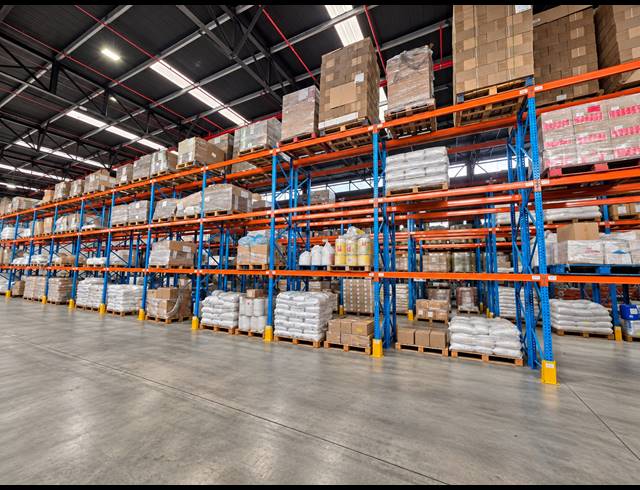 8,300M² WAREHOUSE TO LET IN ROBERTSHAM
